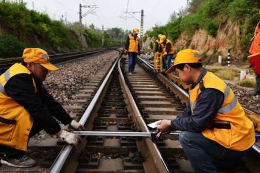 阿坝藏族羌族自治州包神铁路甘泉公司2021年-2023年管内工务线路检修服务项目招标公告